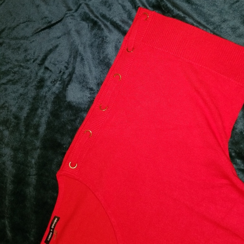 Red Top - Picture 3 of 4